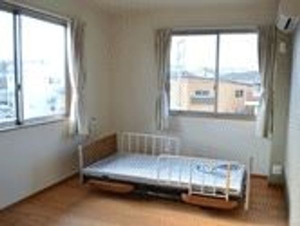 明るい居室の様子
