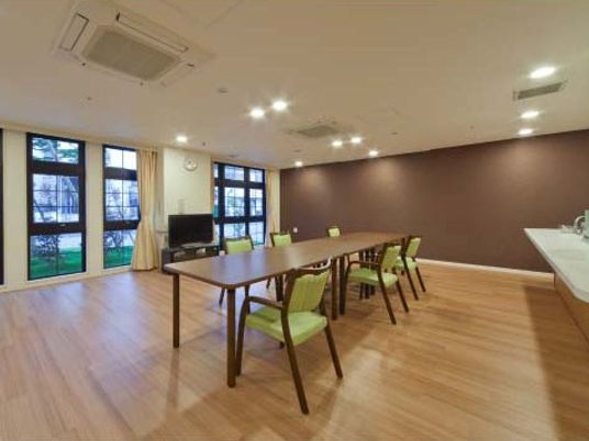 広々としたダイニングルーム