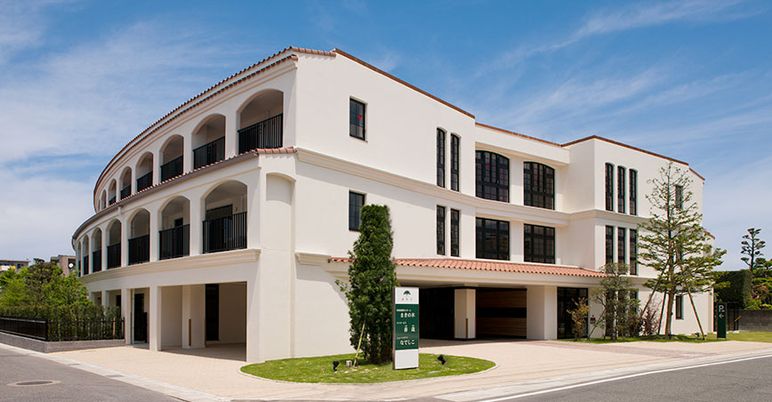 曲線的な建物外観