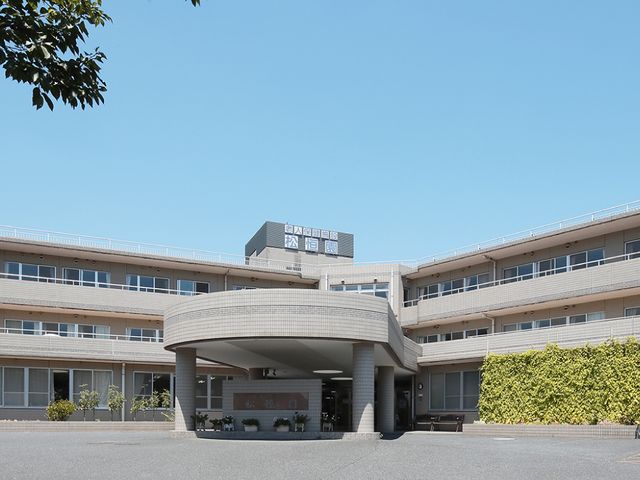 広い建物の外観 外観 広々とした建物は全体的に明るく、訪れる方に安心感を与えます。