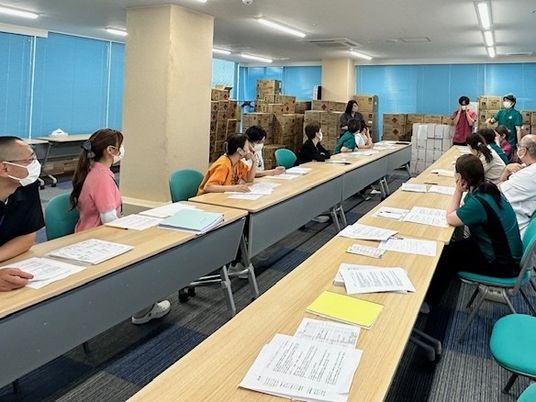 会議中の多目的室  