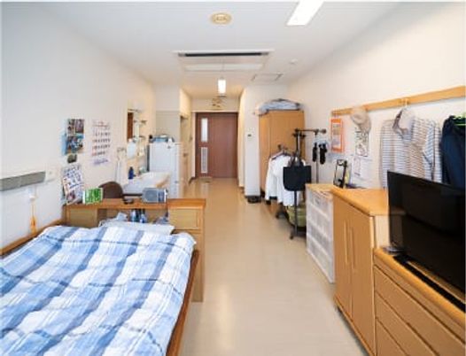 静かな居室の内部