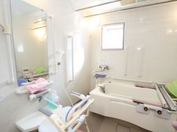 快適な設備の浴室