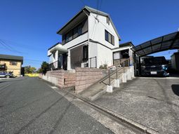 晴れた日の建物正面