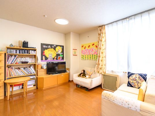 明るい居室の一角