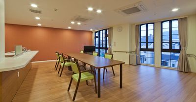 広々としたダイニングルーム