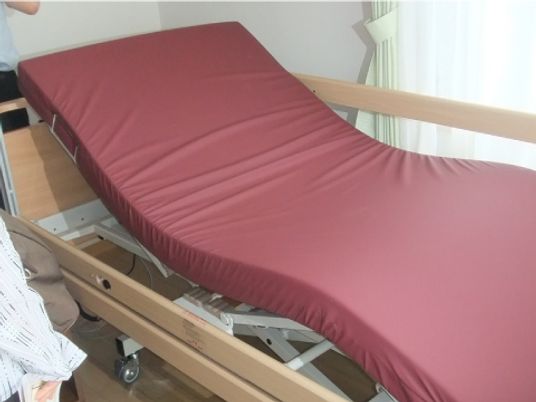 快適な調整式ベッド居室  