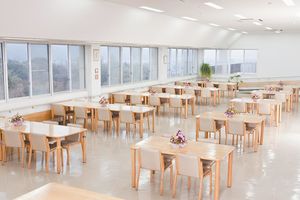 自然光が差し込むダイニングルーム