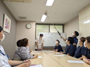 スタッフ研修の会議室  
