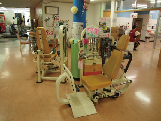 機能訓練機器が並ぶ
