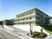 広々とした建物外観