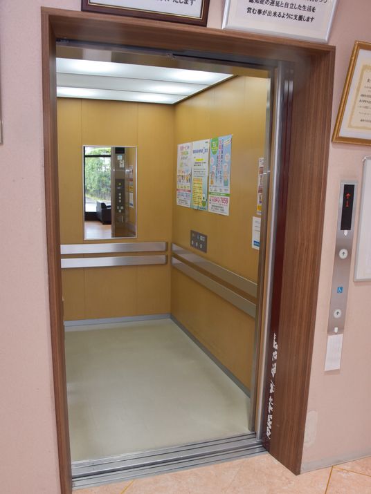 広々した室内エレベーター