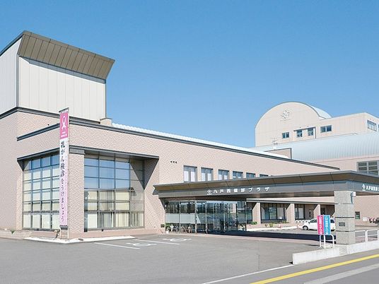 病院風の外観  