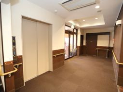 廊下とエレベーター