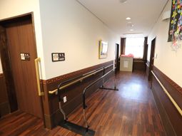 廊下の清潔な風景