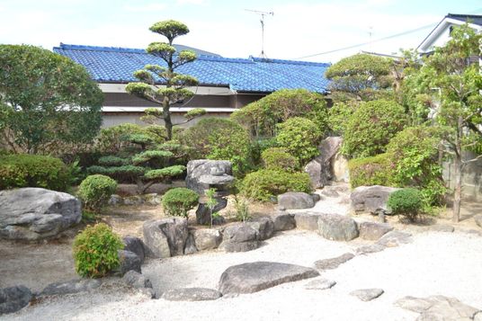 緑に囲まれた庭