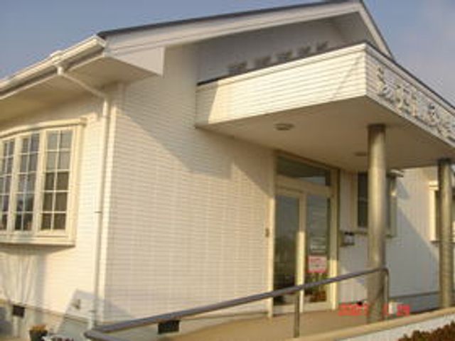 入りやすい建物の外観 外観 広い入り口が目を引く建物です。段差の少ない入り口で、安全に出入りができます。
