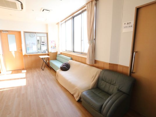 居室の明るい光景