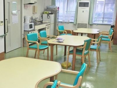 ゆったりとした食堂空間
