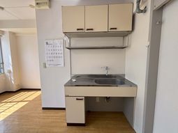 日差しが入るキッチン