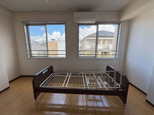 ベッドのある居室