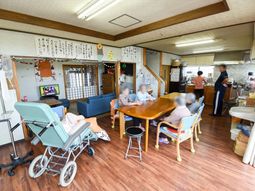 共有スペースの活気ある様子