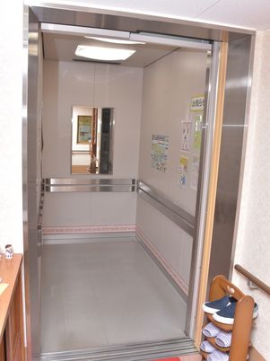 エレベーター内観望