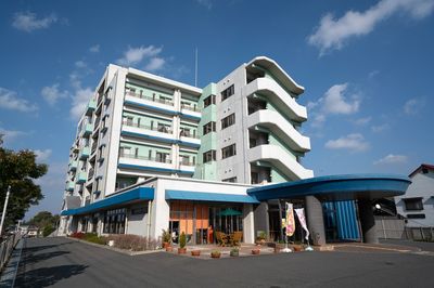 家具付きの広い居室  