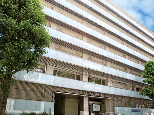 高層の施設外観  