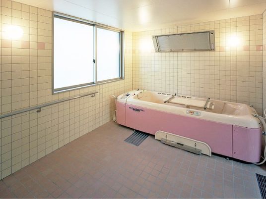明るい浴室  