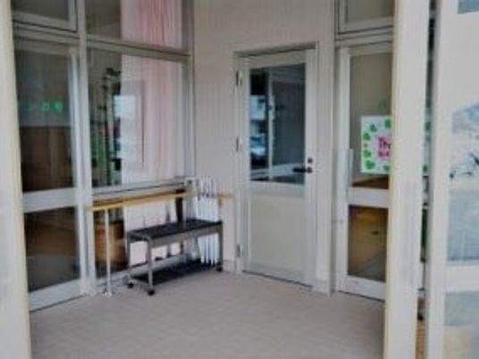 エントランス前  