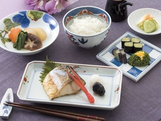 和食が並ぶ食卓