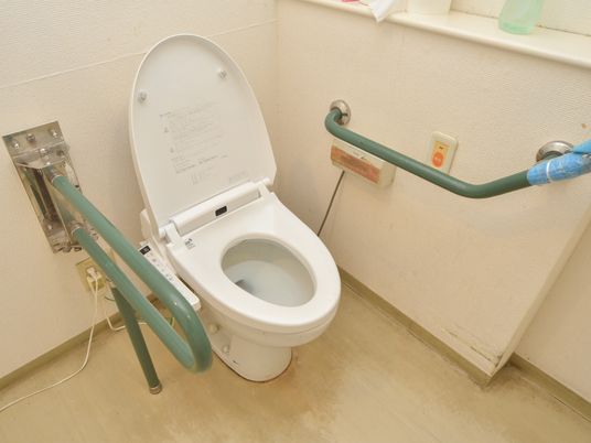 手すり付きトイレ設備