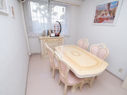 明るいダイニングルーム