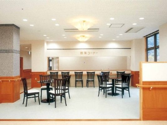 清潔で広々した食堂