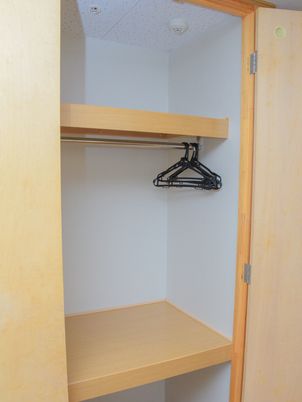 シンプルなクローゼット