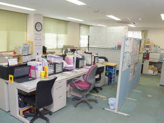 多忙なオフィス風景
