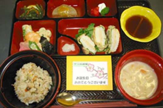 多彩な料理の食事