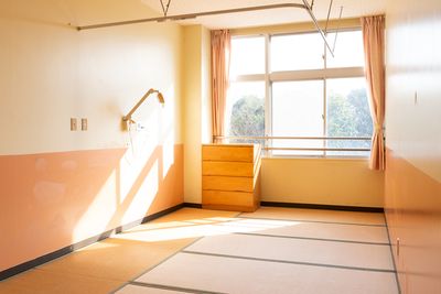 光が差し込む居室