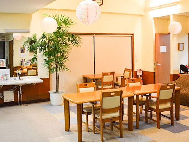 居心地の良いリビング リビング 自然光が差し込む、広々とした快適な空間です。リラックスしながら過ごせる場となっています。
