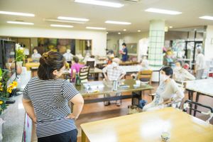 賑やかな交流の場