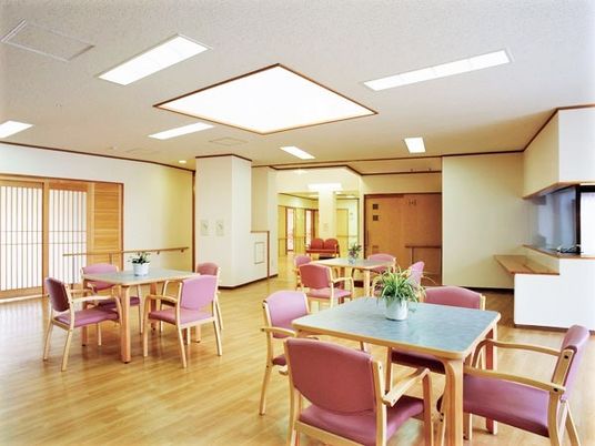 和室風の落ち着いた食堂