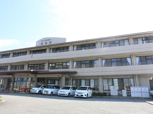 明るい建物外観  