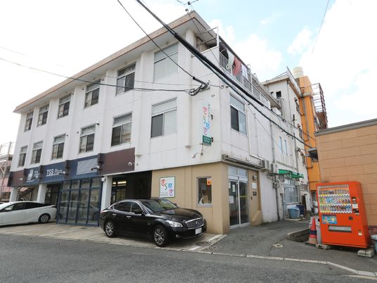 多機能ビル外観