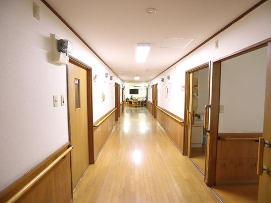 清潔感あふれる廊下