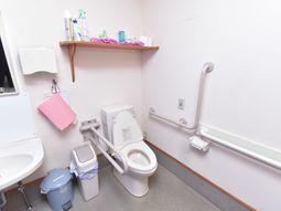 バリアフリーのトイレ設備