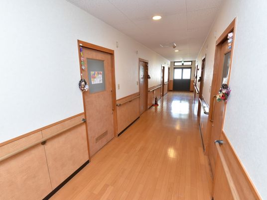 暖かみのある廊下