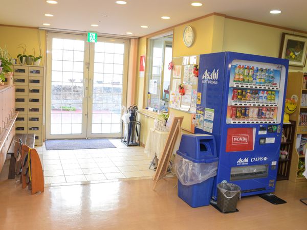 エントランスと自動販売機
