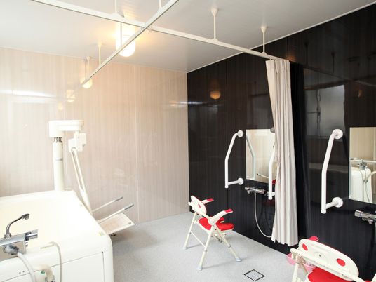 広々とした浴室