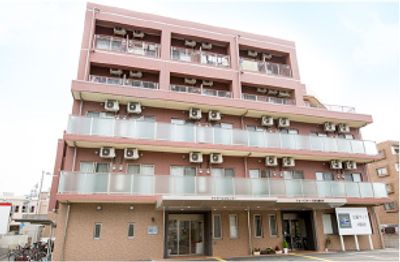 暖かみのある施設外観